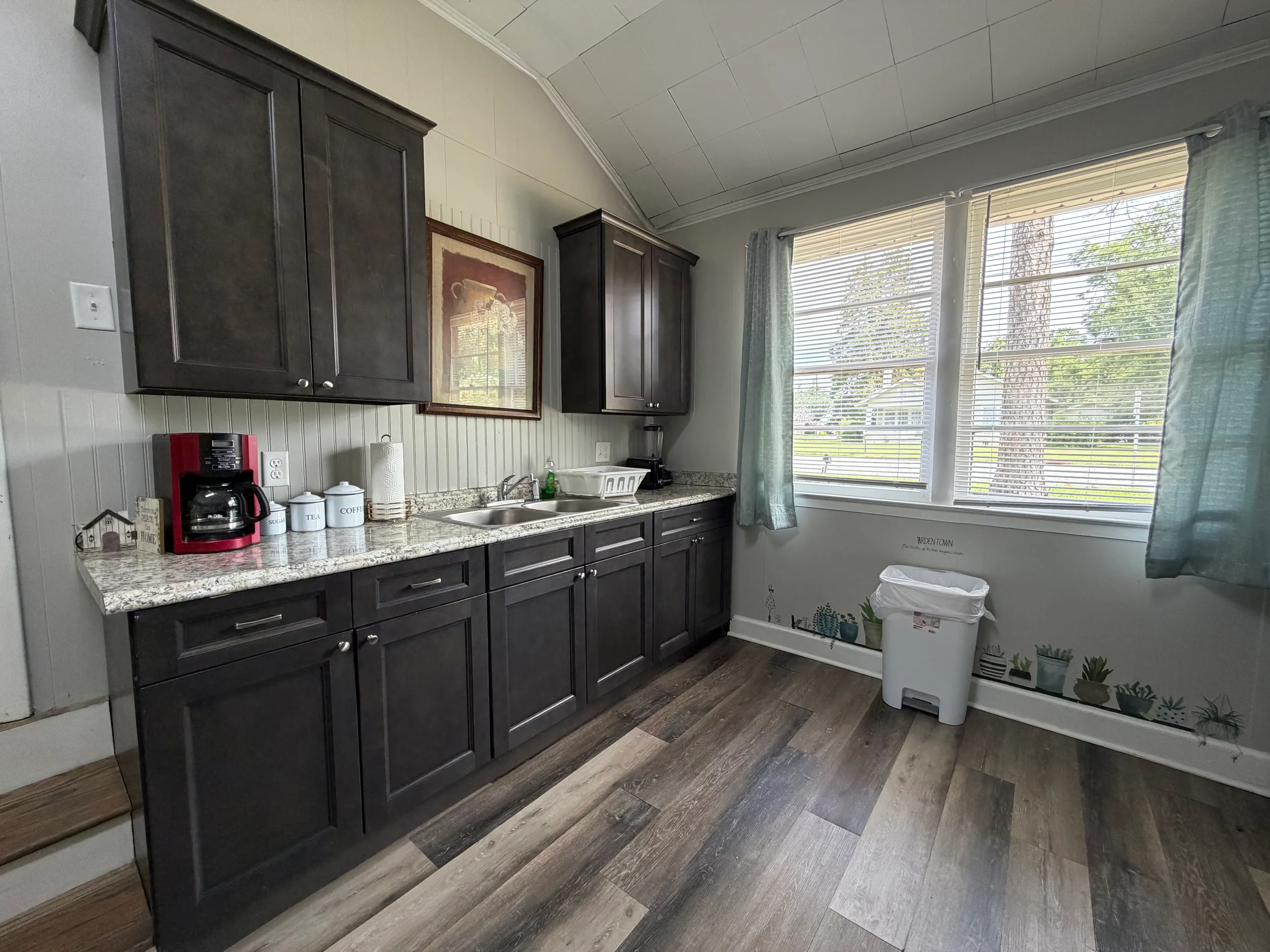 Urban Oasis Stylish 2BR Duplex in Valdosta's Heart