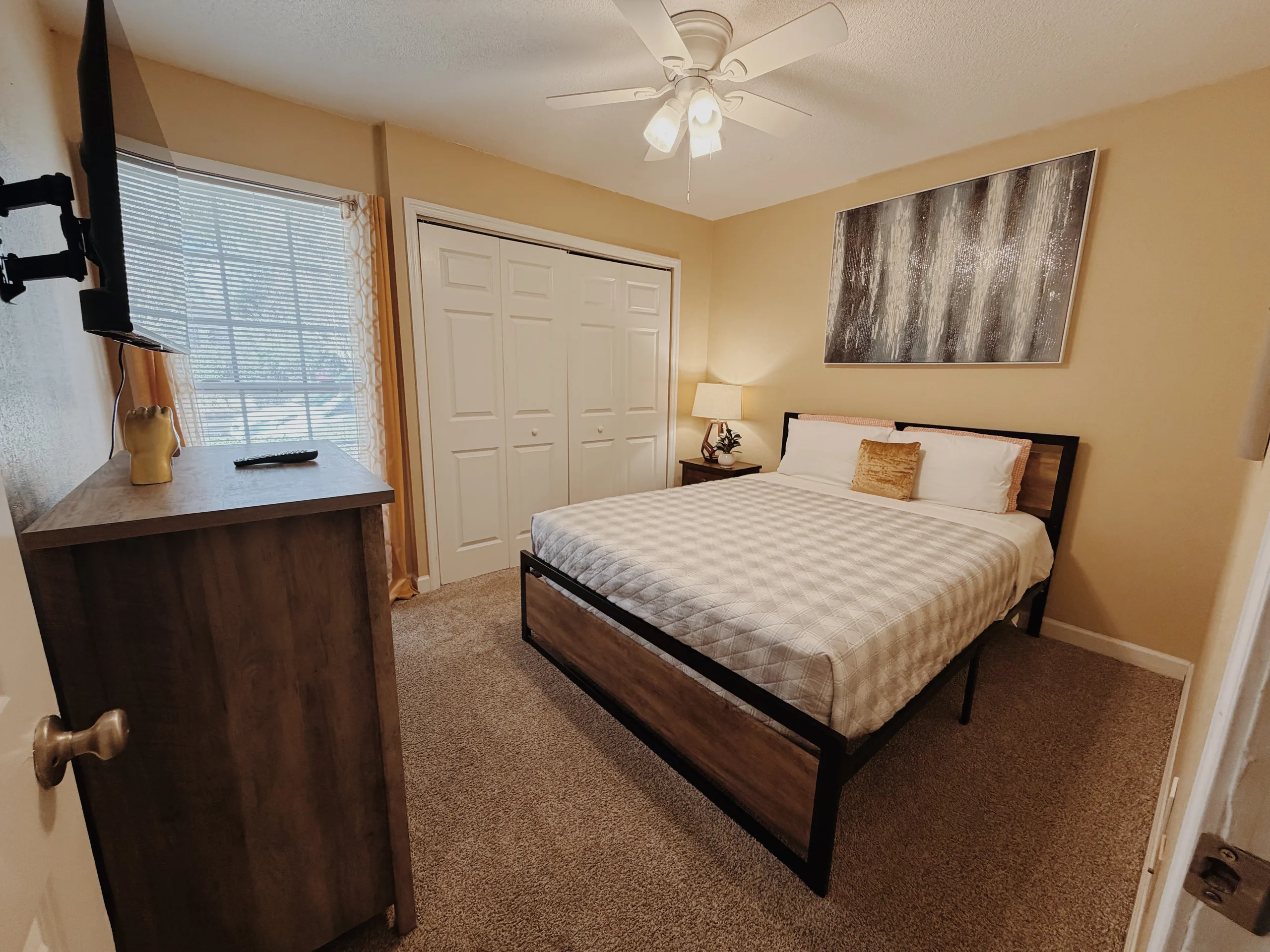 Spacious 3BR Townhouse | Near SGMC & VSU Sleeps 10