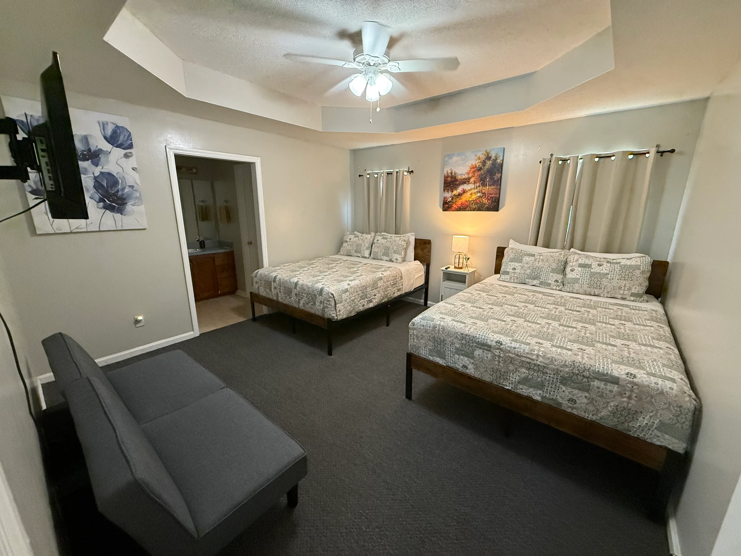 Spacious Family Home – Sleeps 10, Near VSU & Moody
