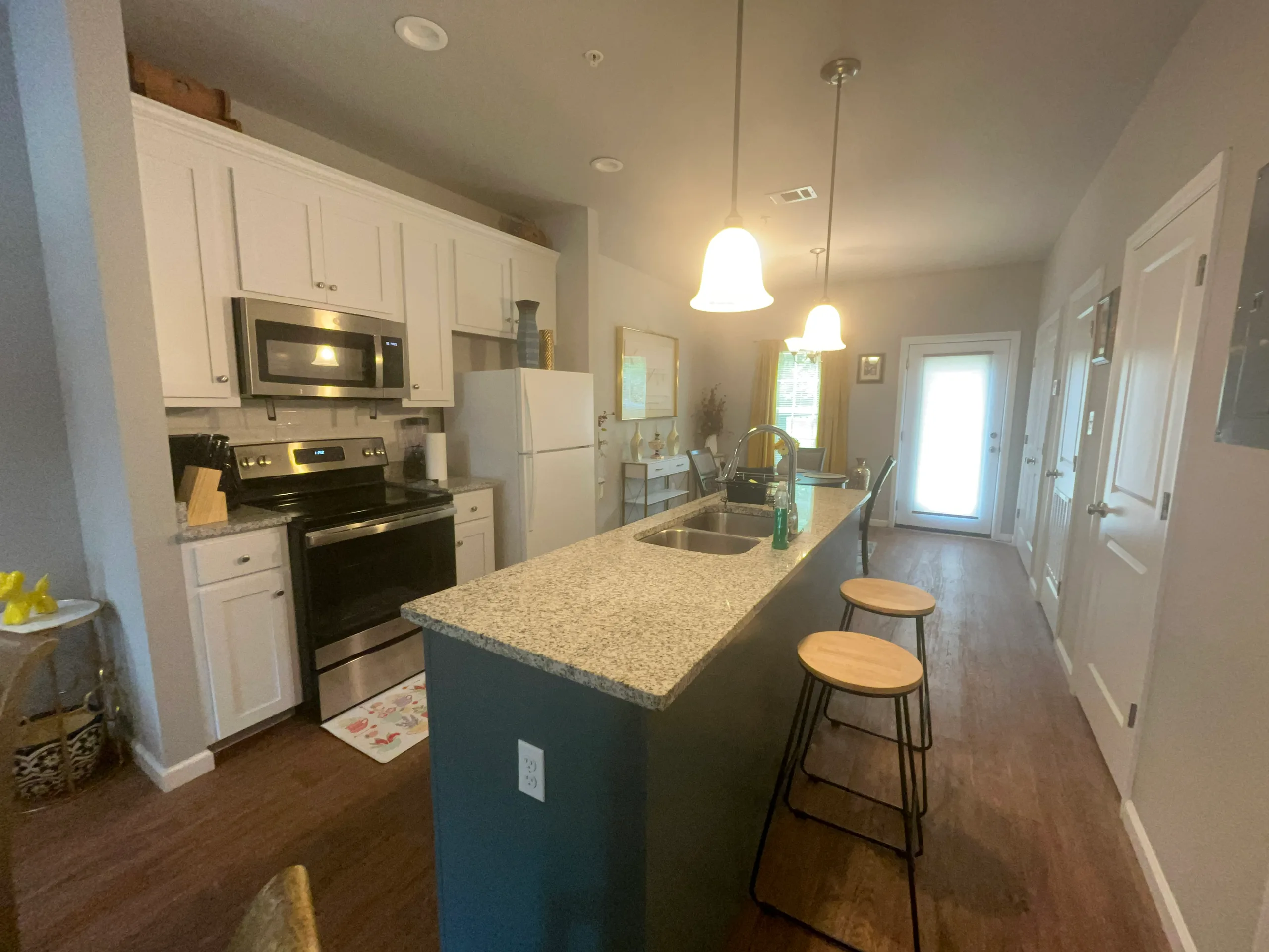 Spacious 2BR Townhome • 5 Beds • Near VSU