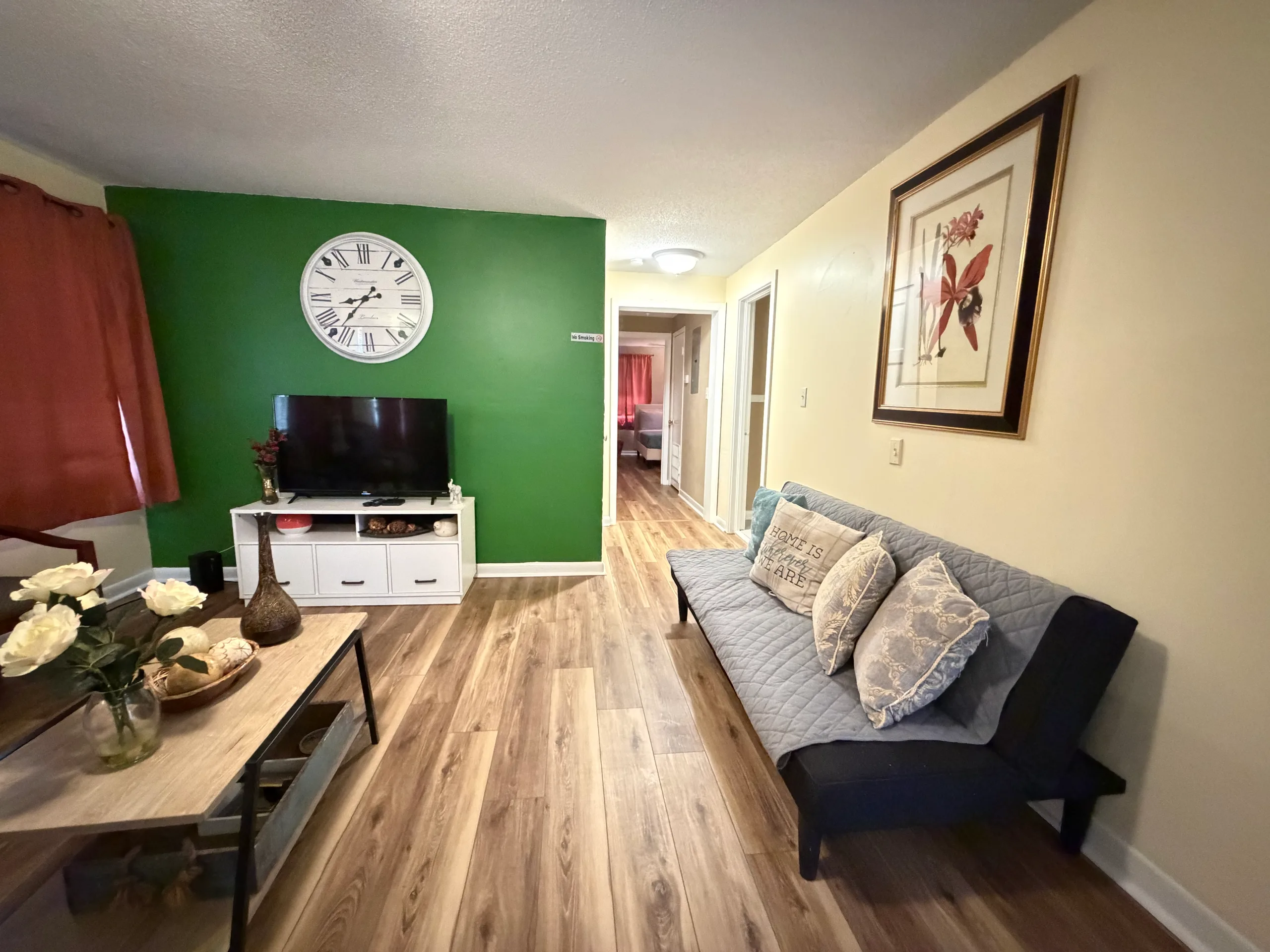 Renovated 2BR Upstairs Near SGMC Wild Adventures