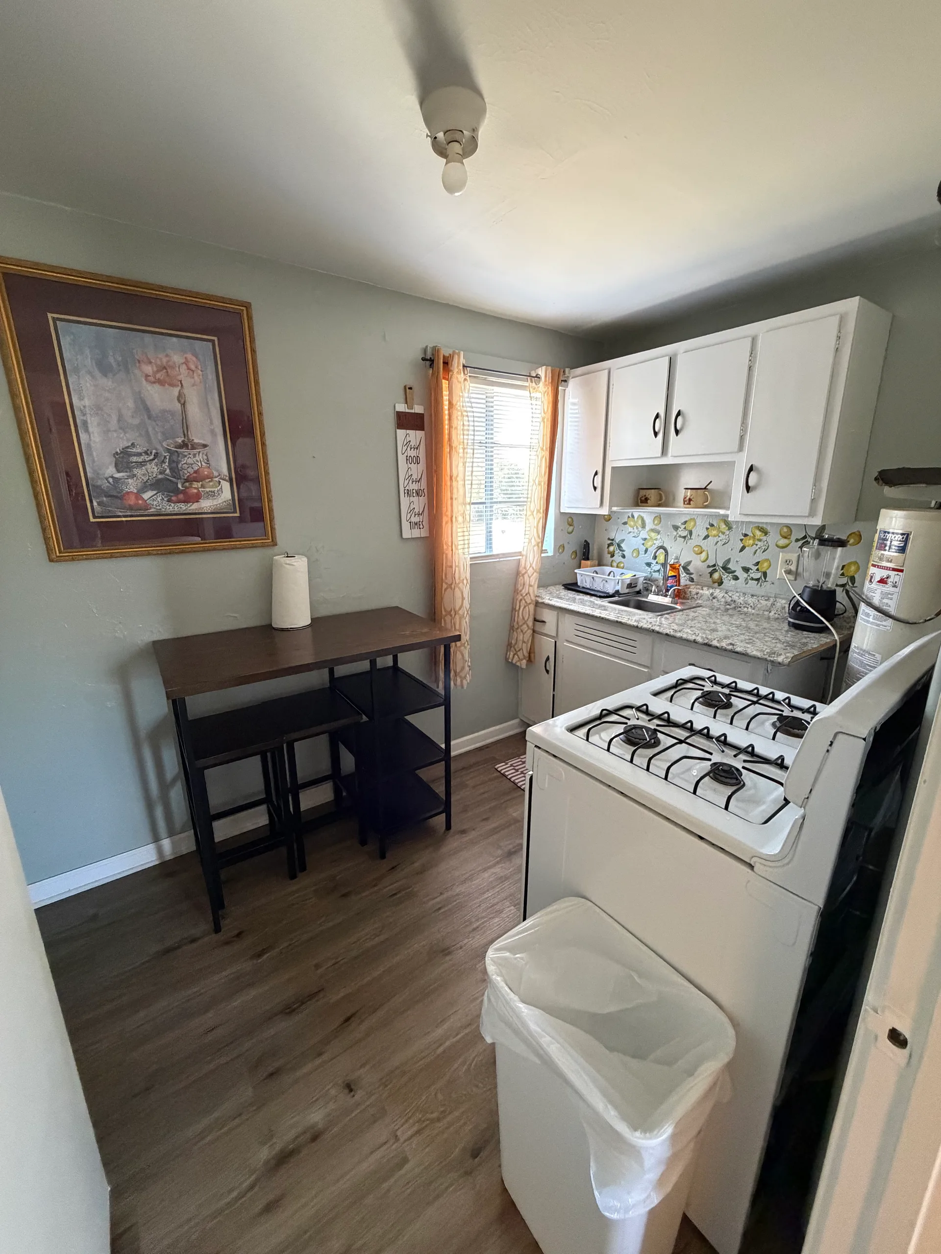 Historic 2F Apartment • Near SGMC & VSU