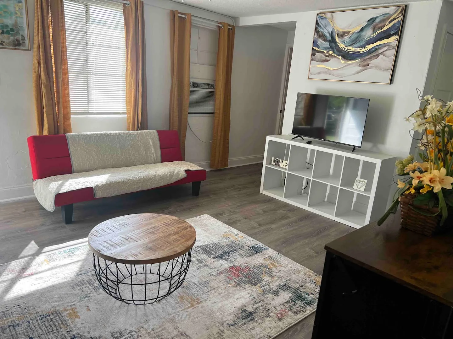 Convenient 1BR | Queen + Sofa Bed, Walk to VSU
