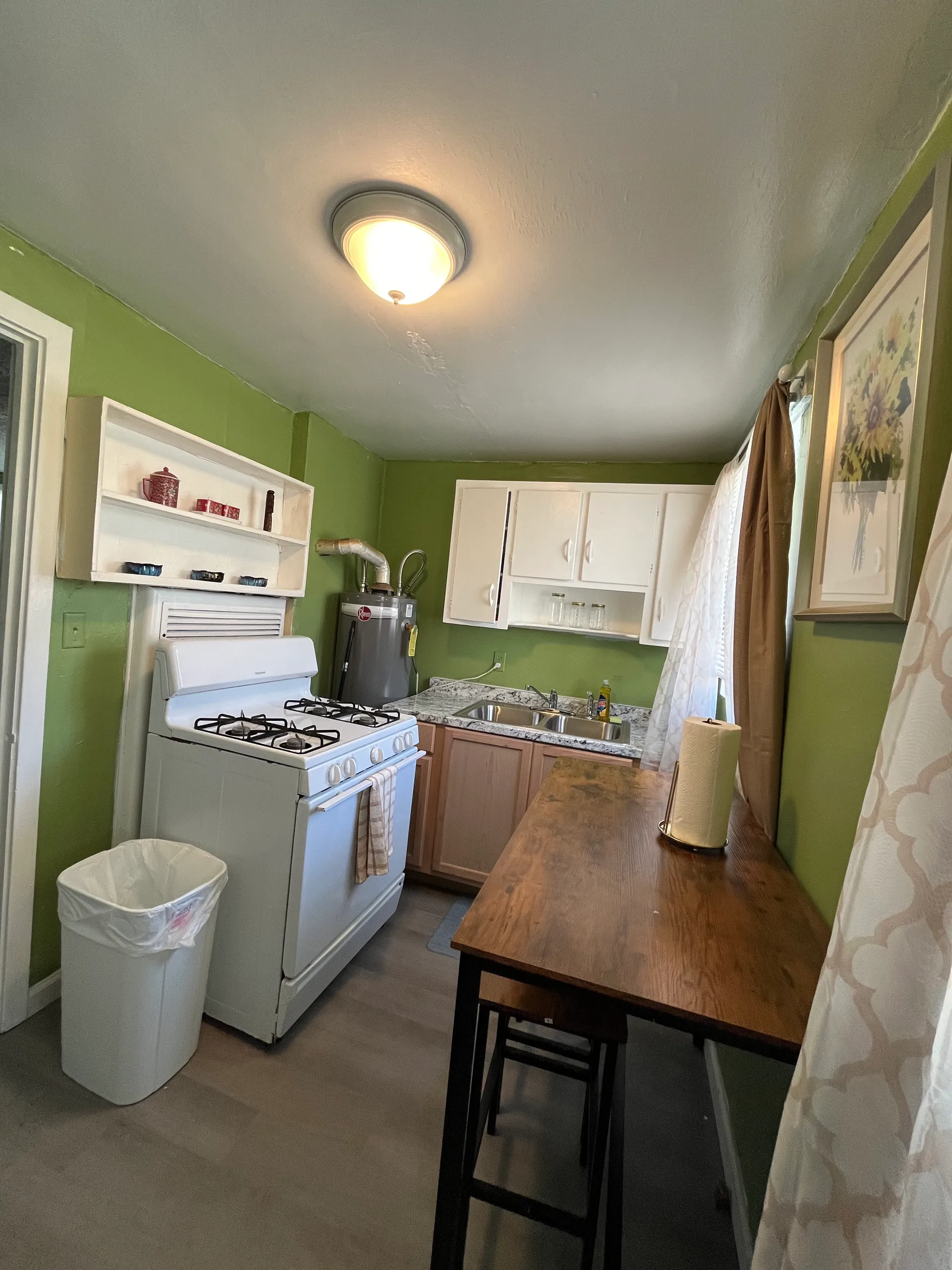 Cozy Studio | Near SGMC, VSU & Moody | Long Stays