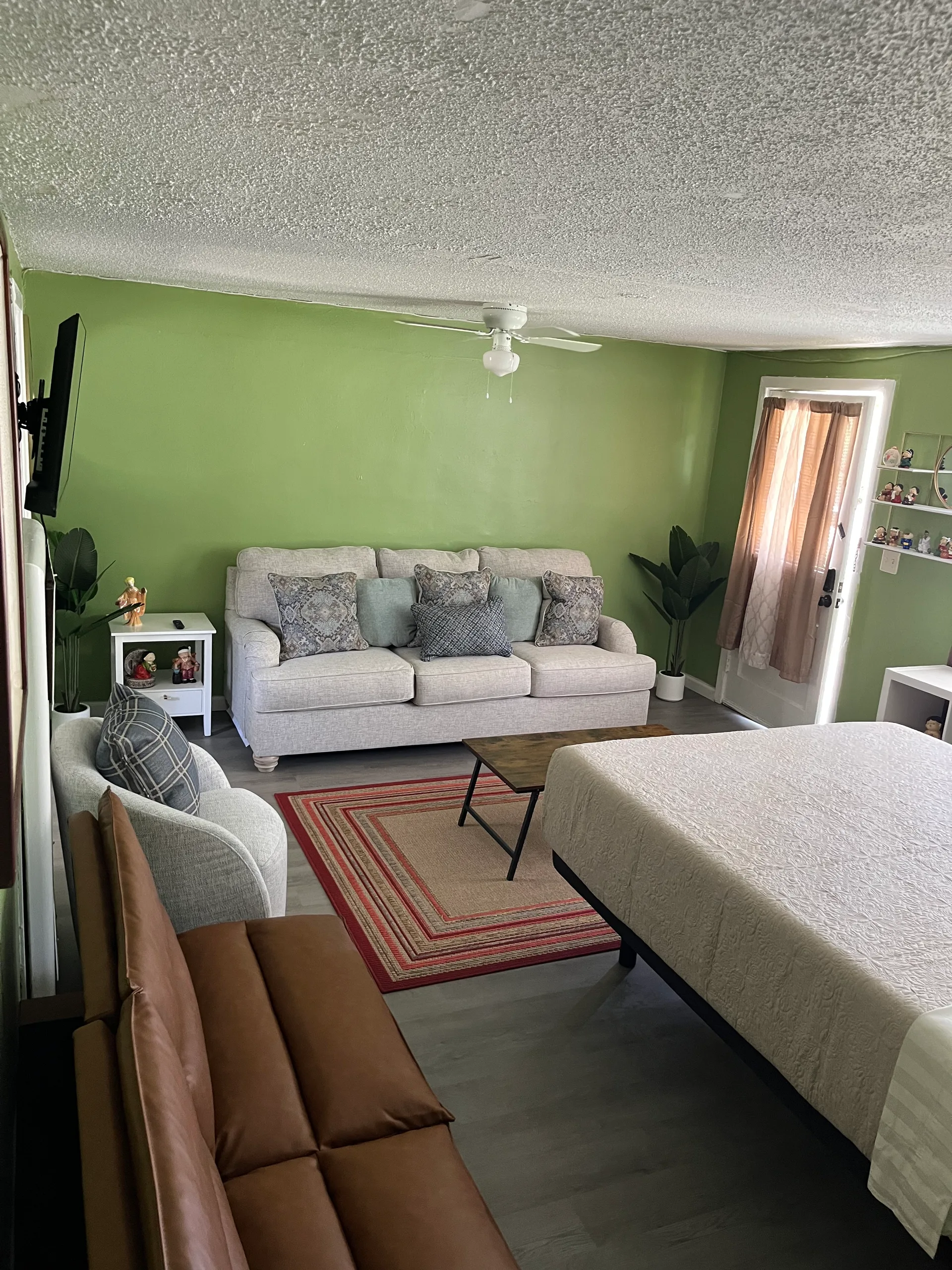 Cozy Studio | Near SGMC, VSU & Moody | Long Stays