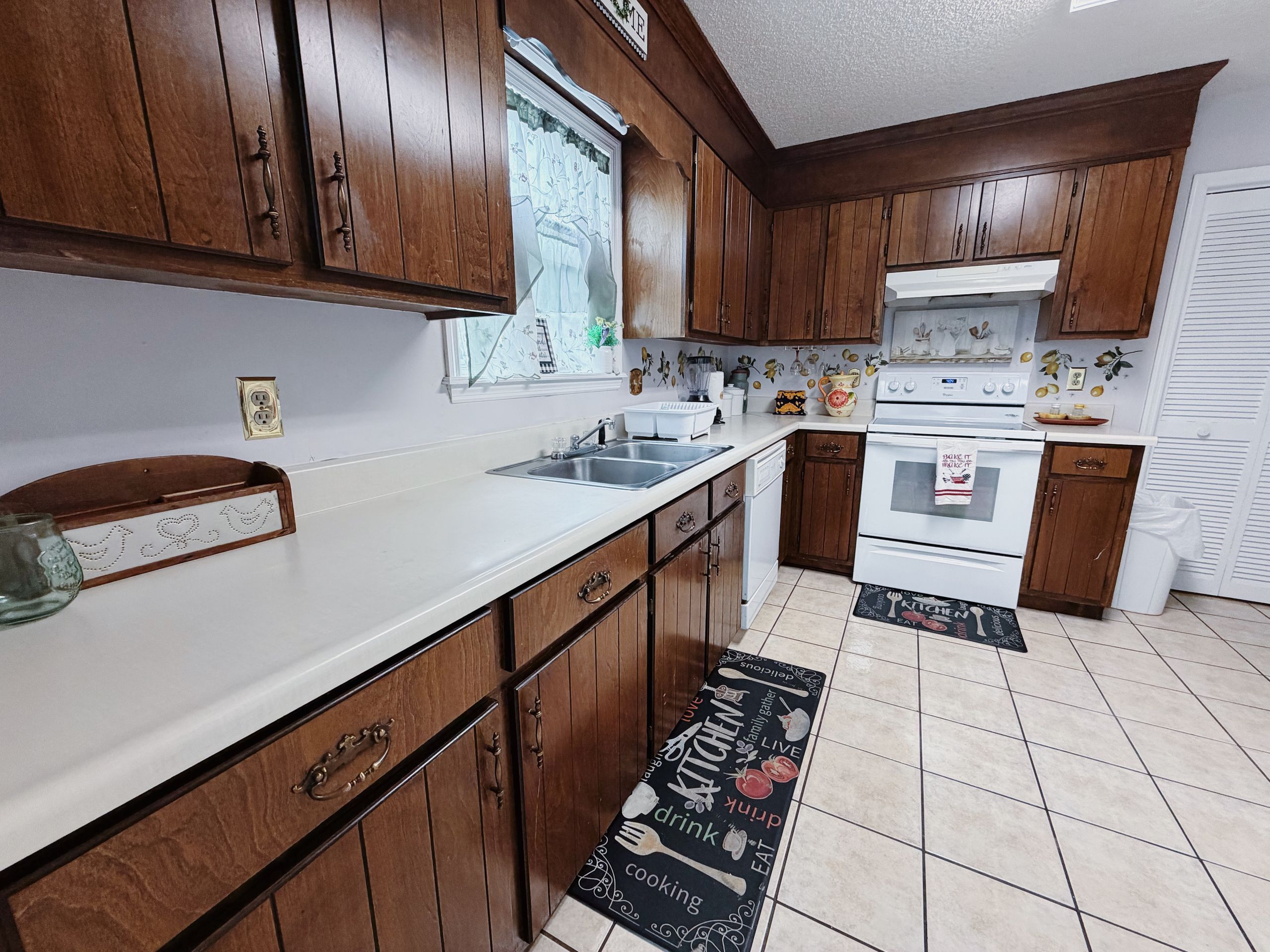 Spacious 3BR Retreat • Near VSU, SGMC & Moody