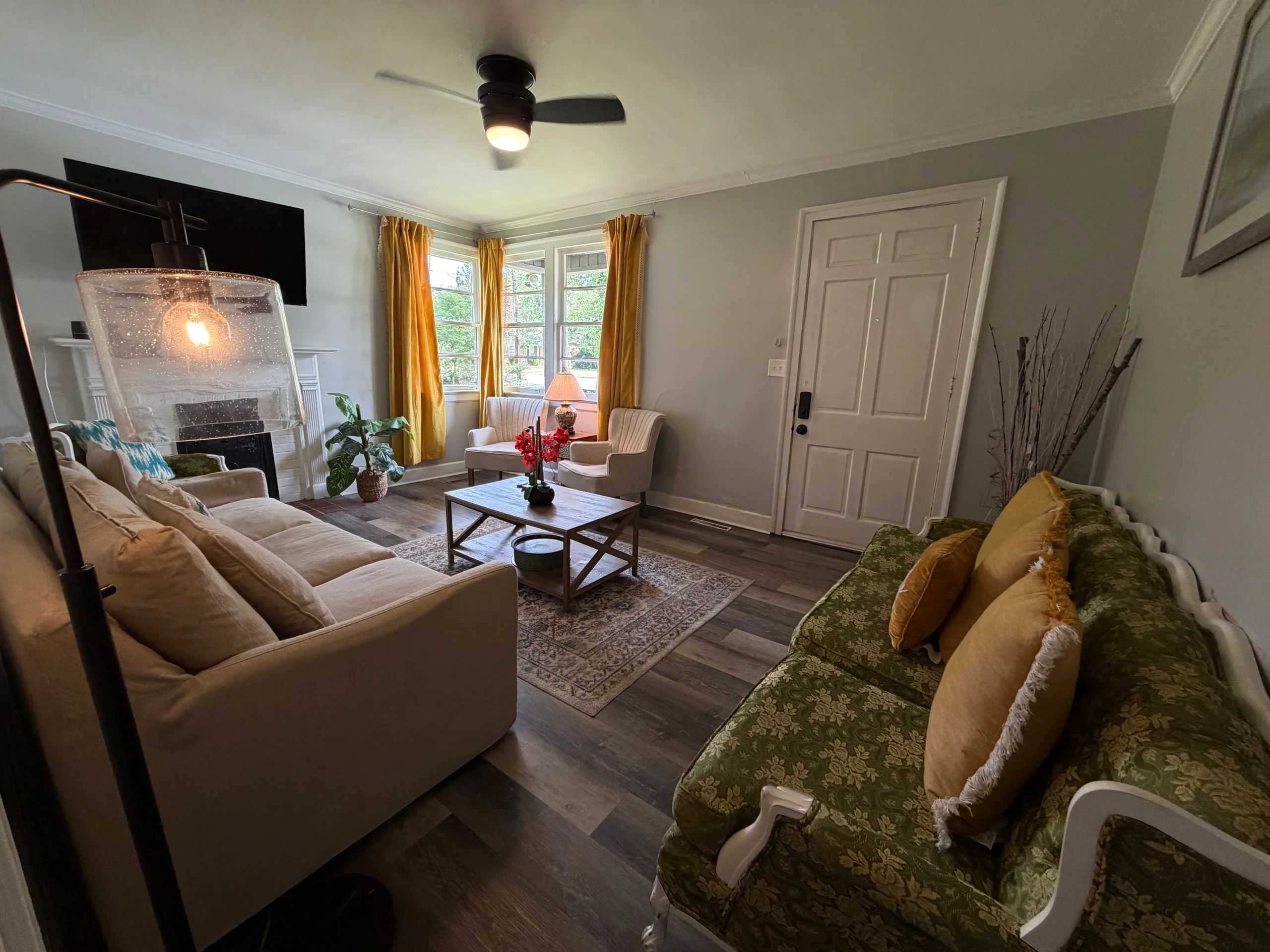 Urban Oasis Stylish 2BR Duplex in Valdosta's Heart