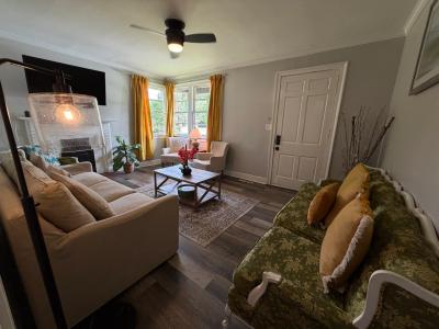 Urban Oasis Stylish 2BR Duplex in Valdosta's Heart