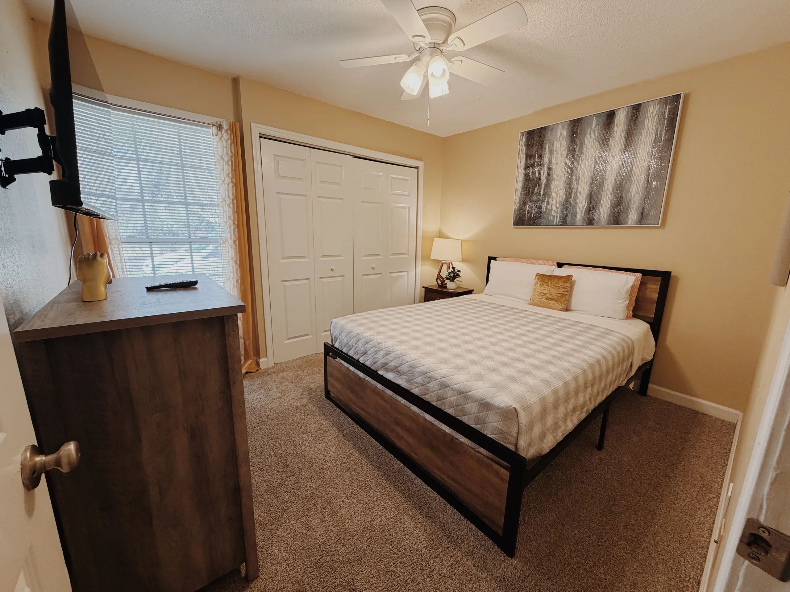 Spacious 3BR Townhouse | Near SGMC & VSU Sleeps 10