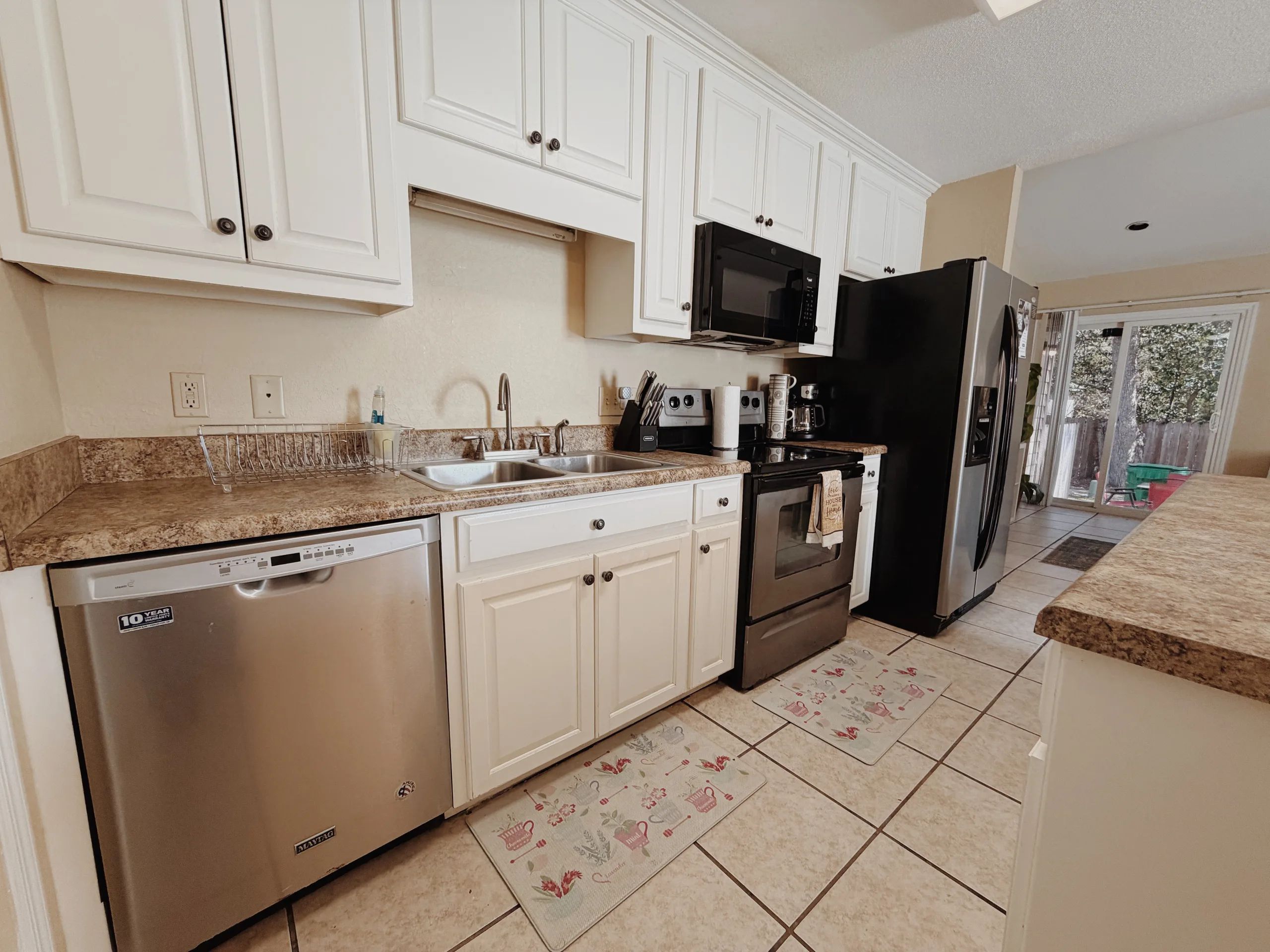 Spacious 3BR Townhouse | Near SGMC & VSU Sleeps 10