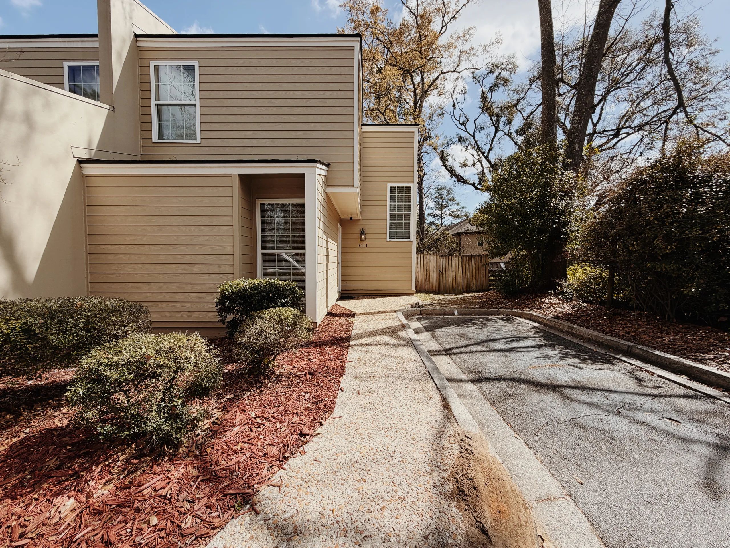 Spacious 3BR Townhouse | Near SGMC & VSU Sleeps 10