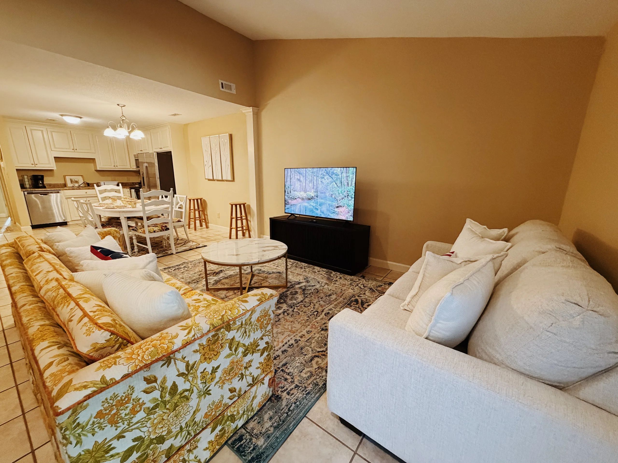 Newly Remodeled 3BR | 4 Queen Beds Near VSU