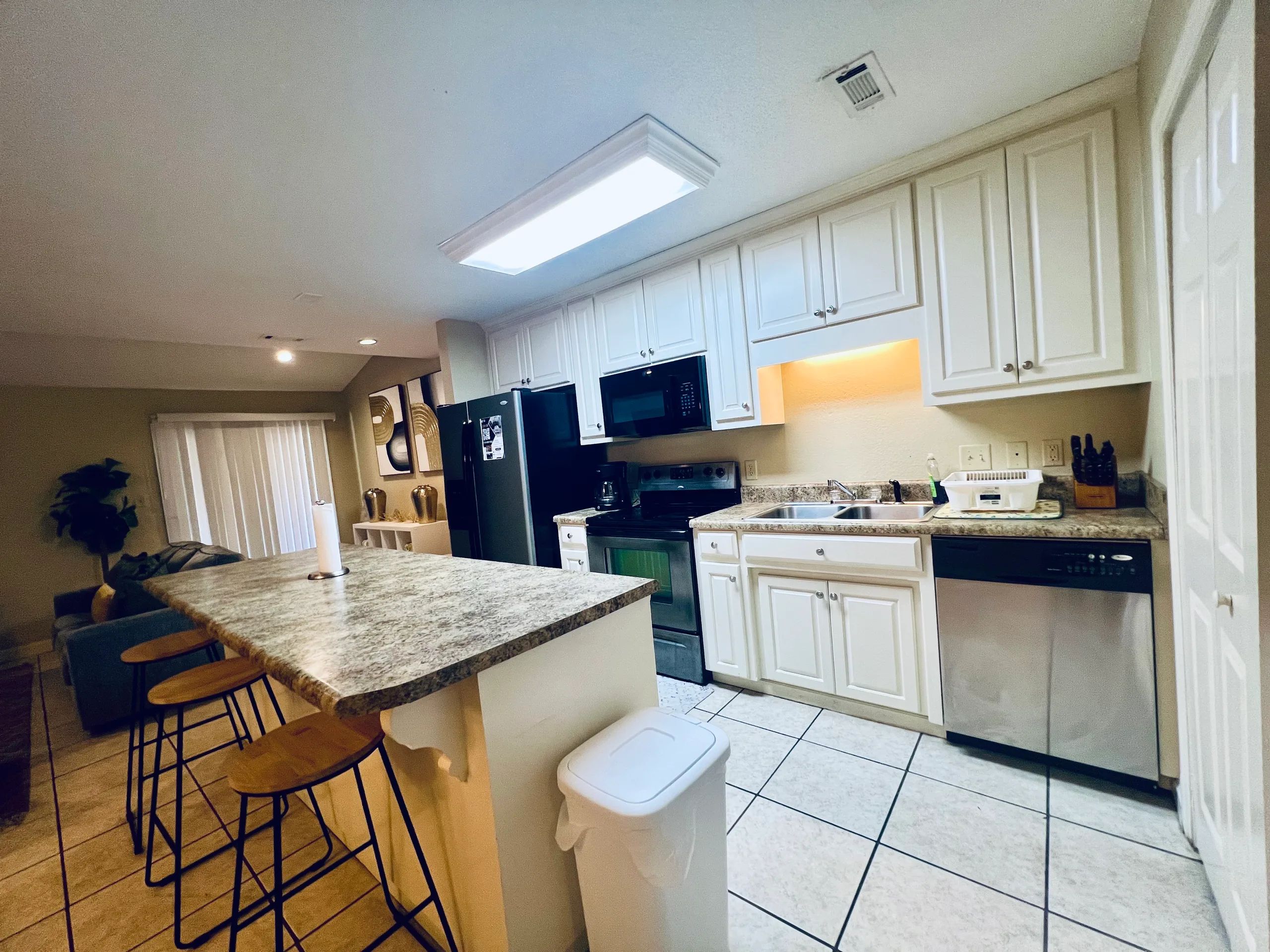 Spacious 4BR Townhouse | 8 Beds | Near SGMC & VSU