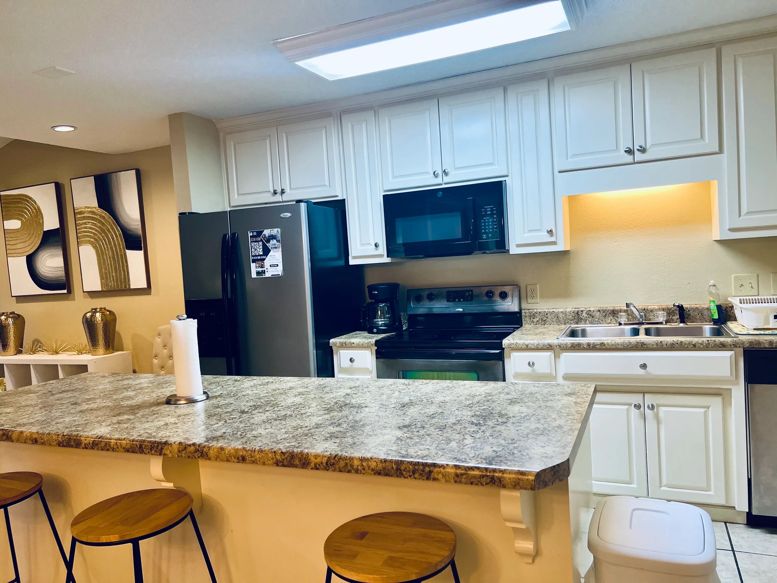 Spacious 4BR Townhouse | 8 Beds | Near SGMC & VSU