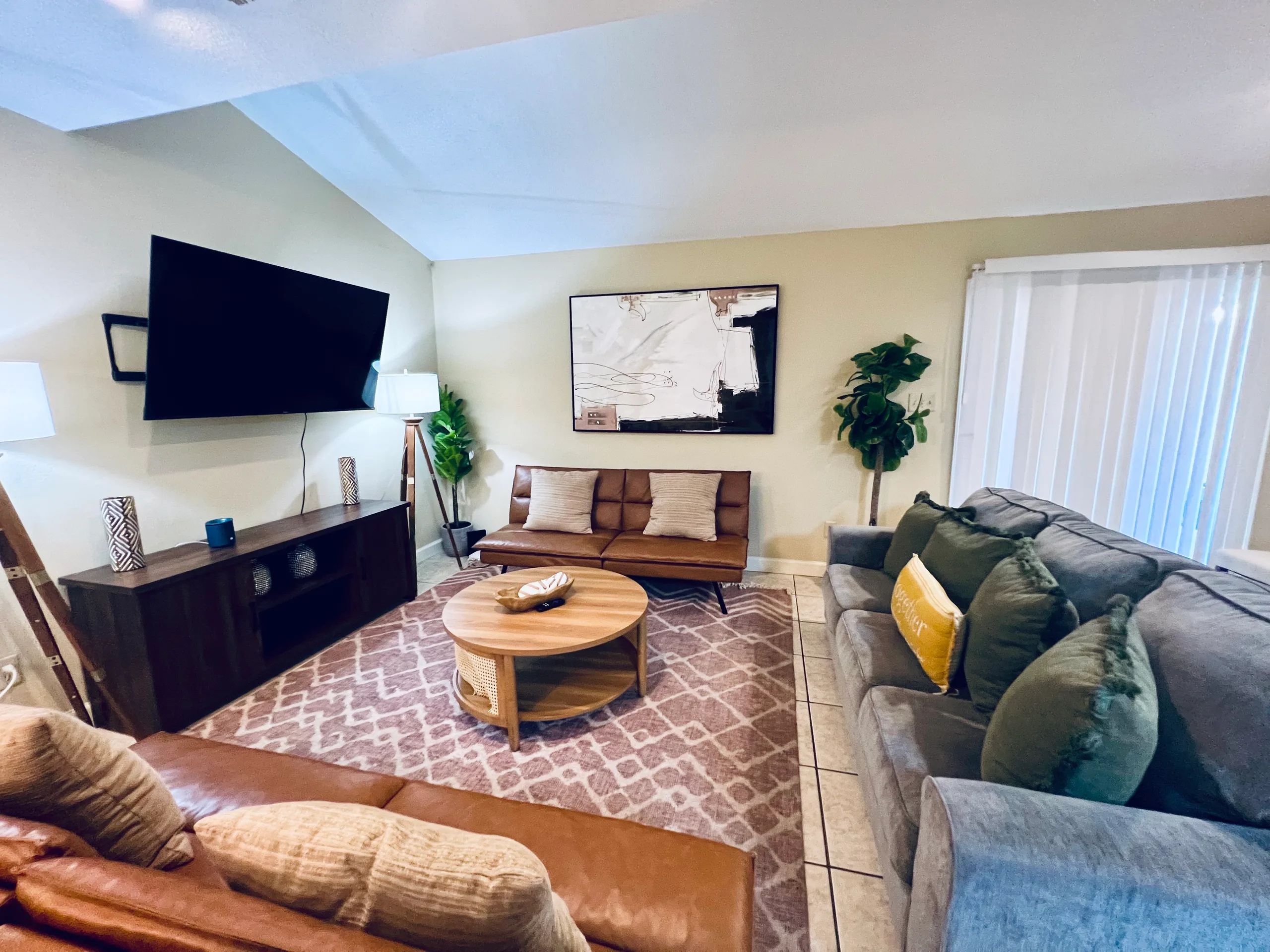 Spacious 4BR Townhouse | 8 Beds | Near SGMC & VSU