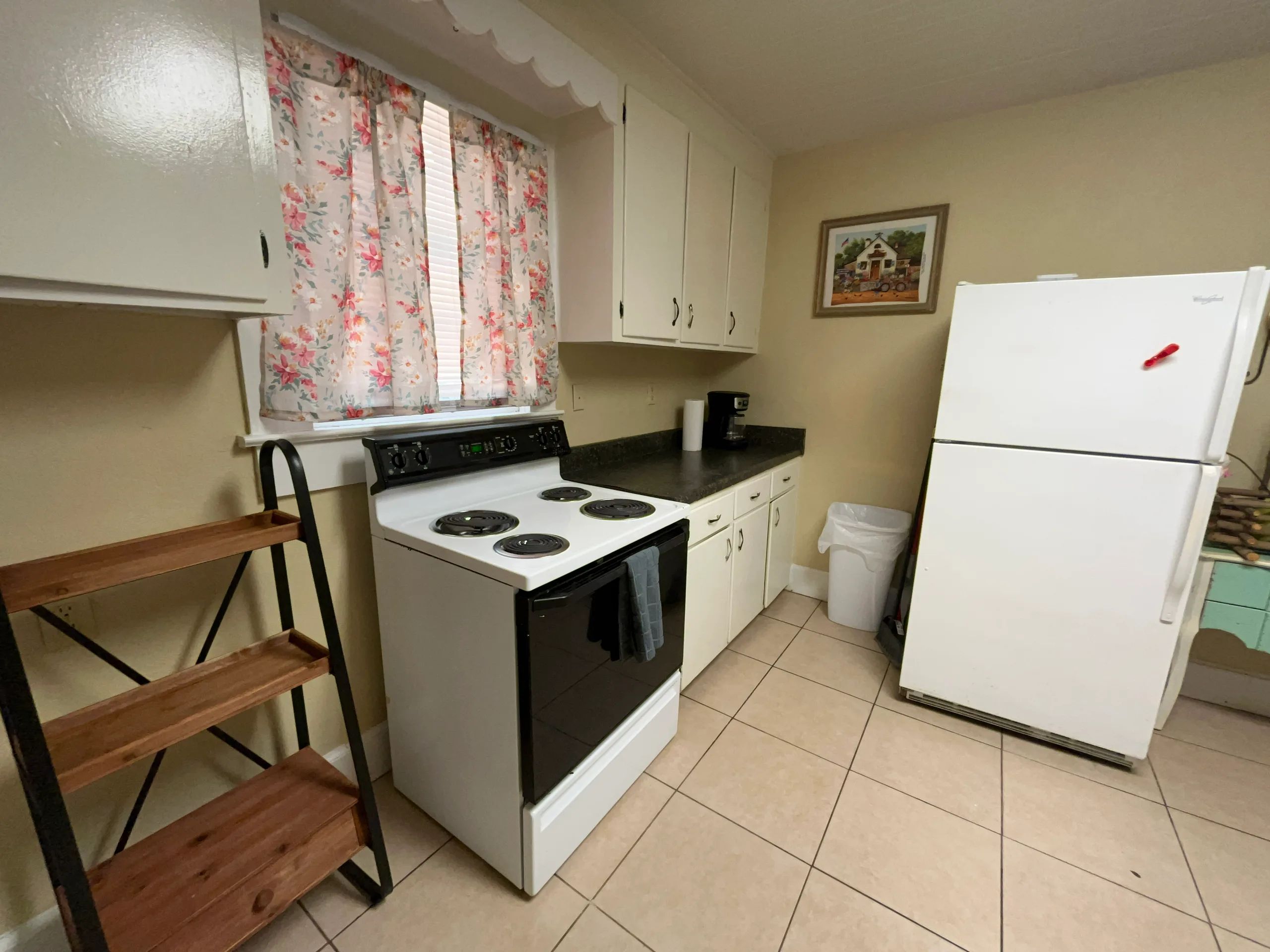 Sleeps 10| Pet-Friendly w/ Parking & Nature