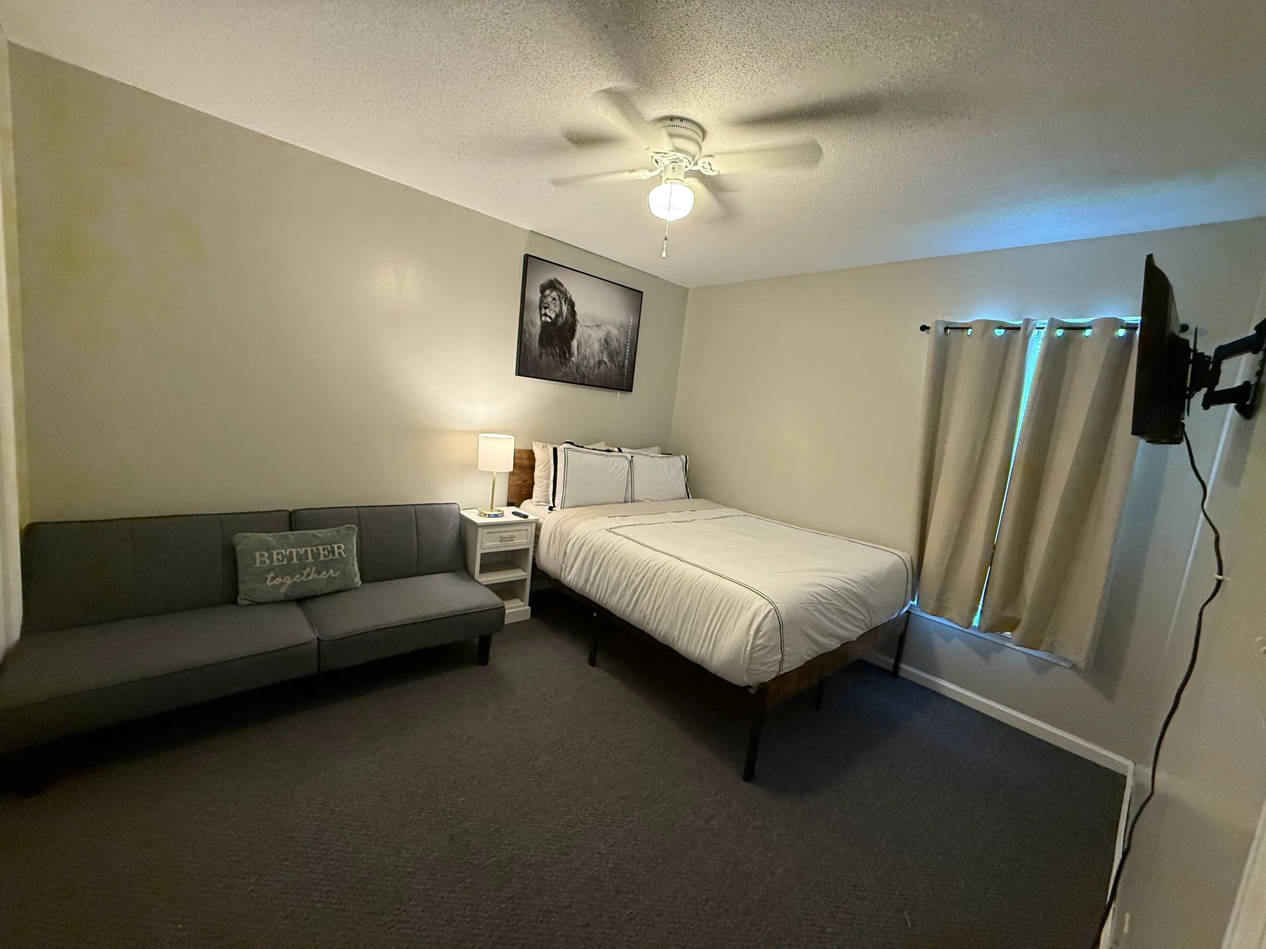 Spacious Family Home – Sleeps 10, Near VSU & Moody