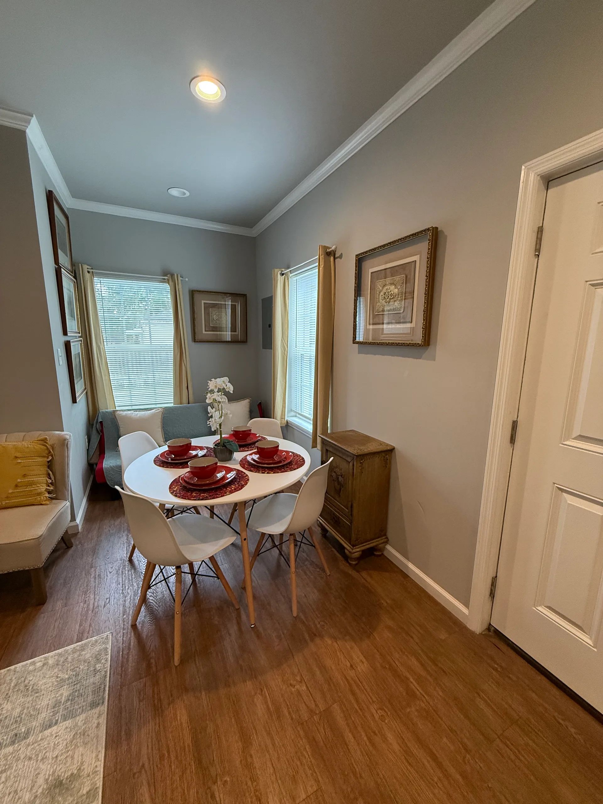Stylish 1BR • 2 Beds • Near VSU/SGMC Wild Adveture