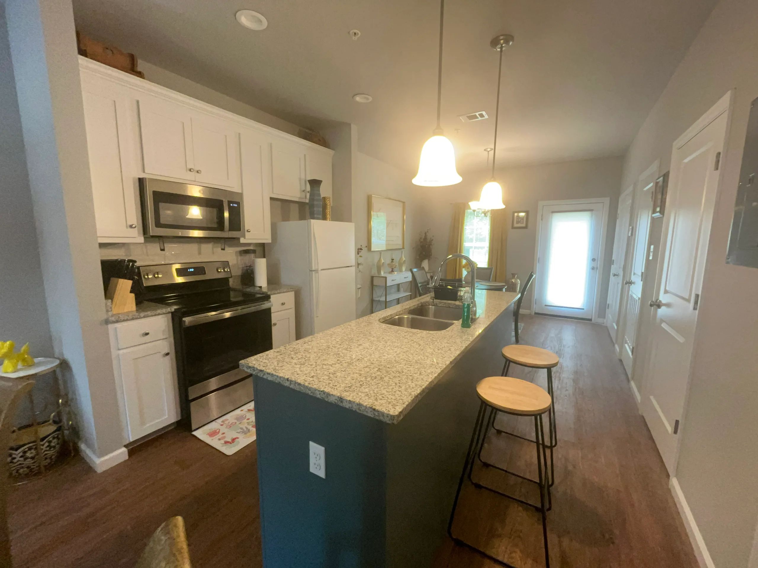 Spacious 2BR Townhome • 5 Beds • Near VSU