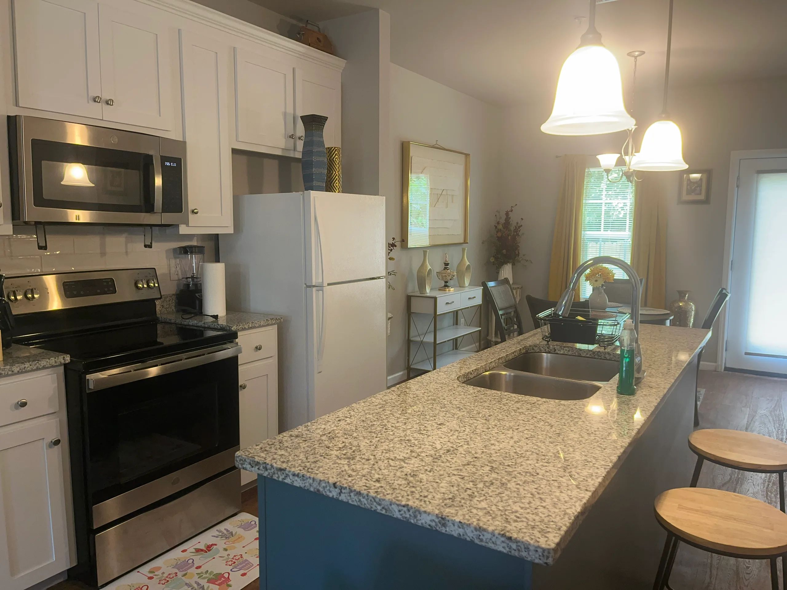 Spacious 2BR Townhome • 5 Beds • Near VSU