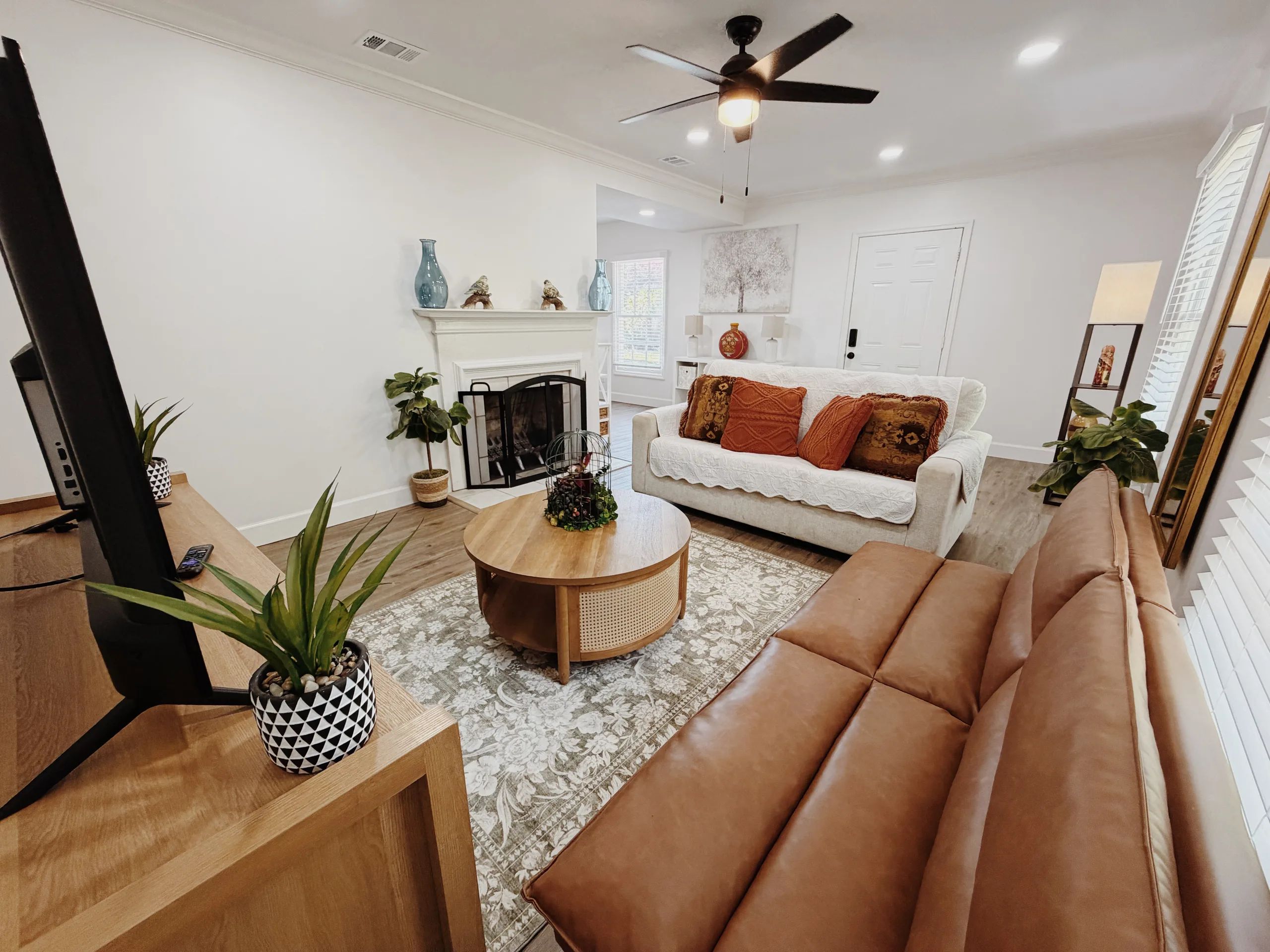 Newly Remodeled 2BR 2BA• 8 Beds • Spacious Stay