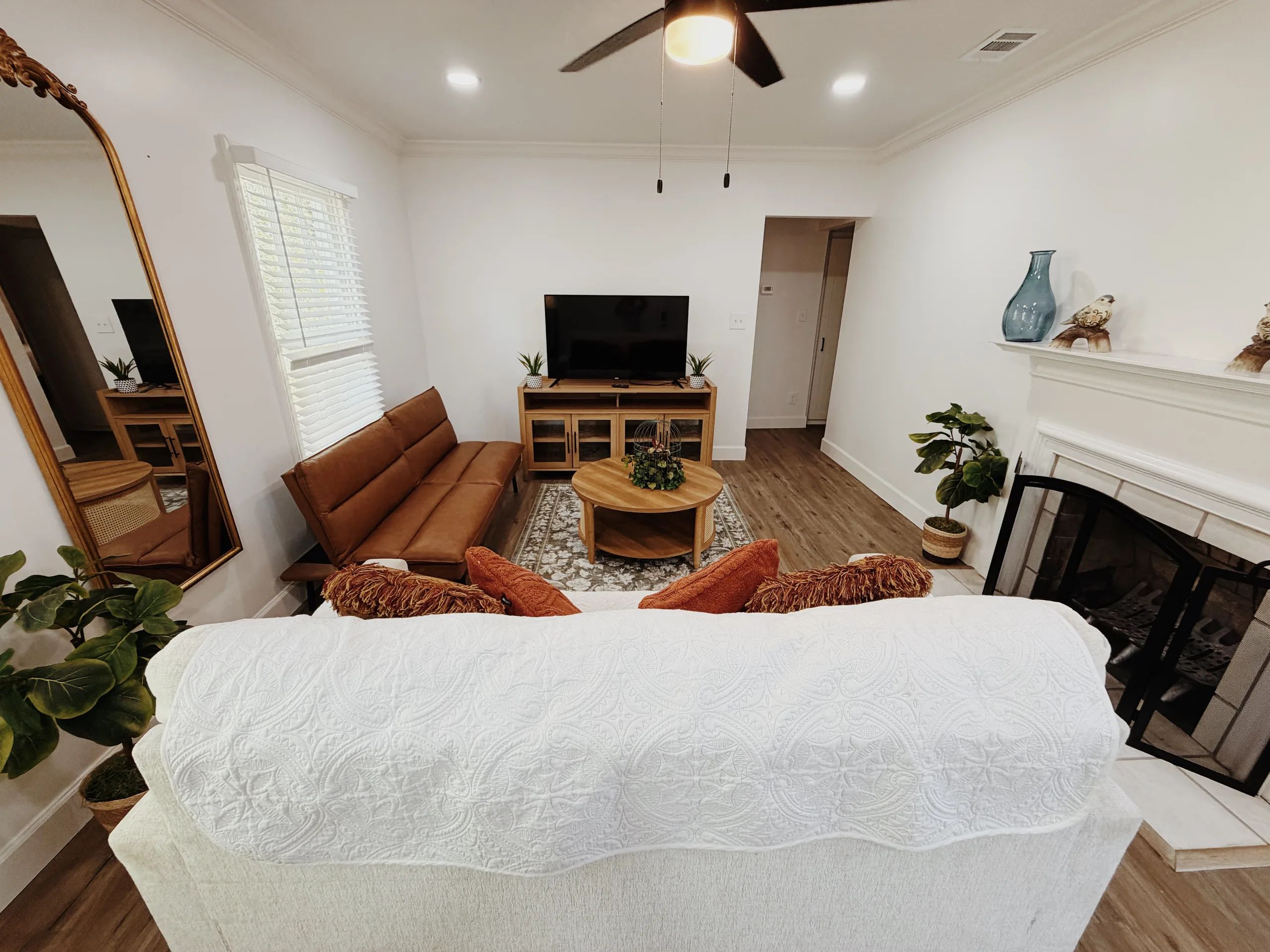 Newly Remodeled 2BR 2BA• 8 Beds • Spacious Stay