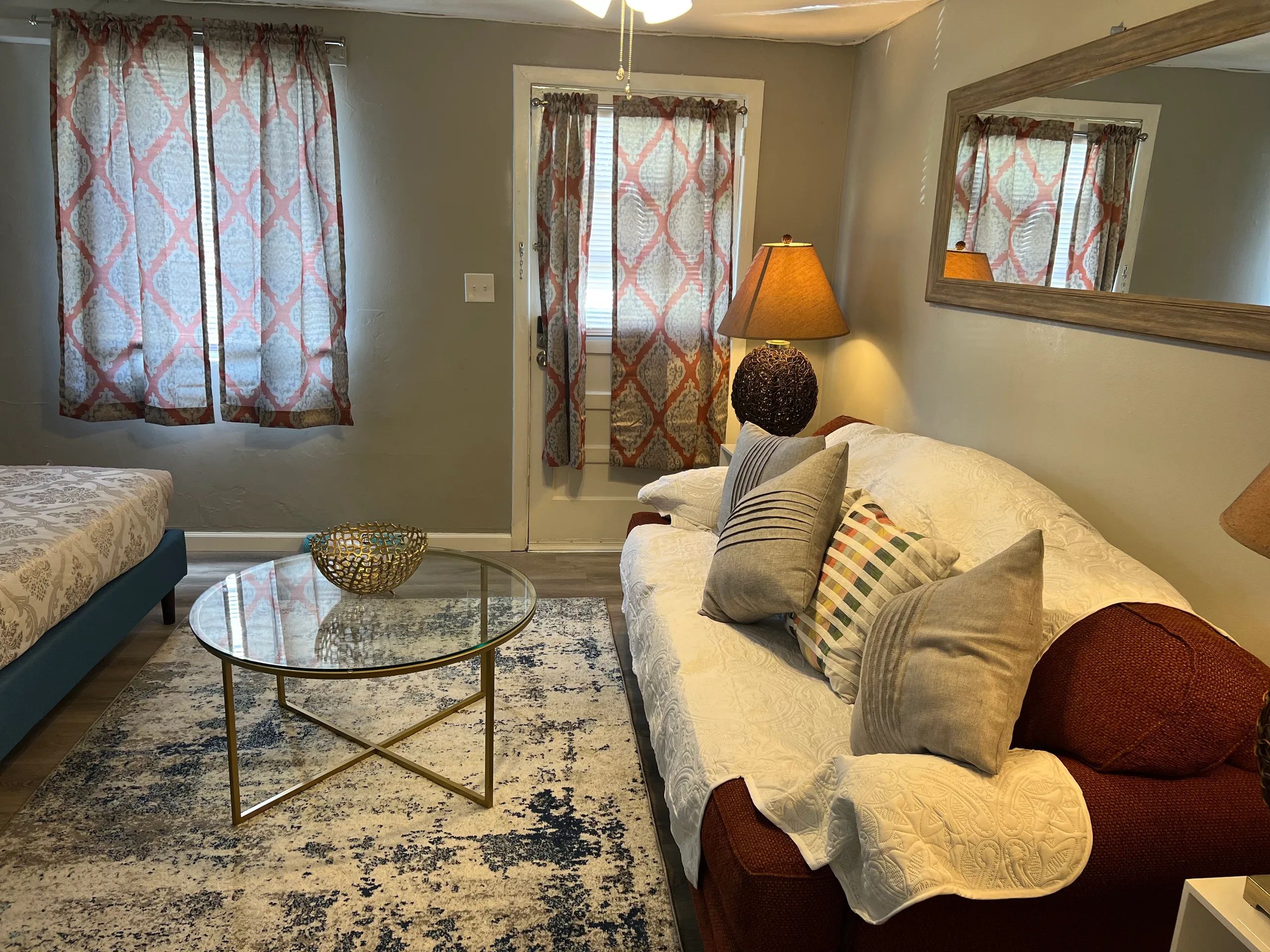 Cozy Historic Studio • Full Kitchen • Near VSU