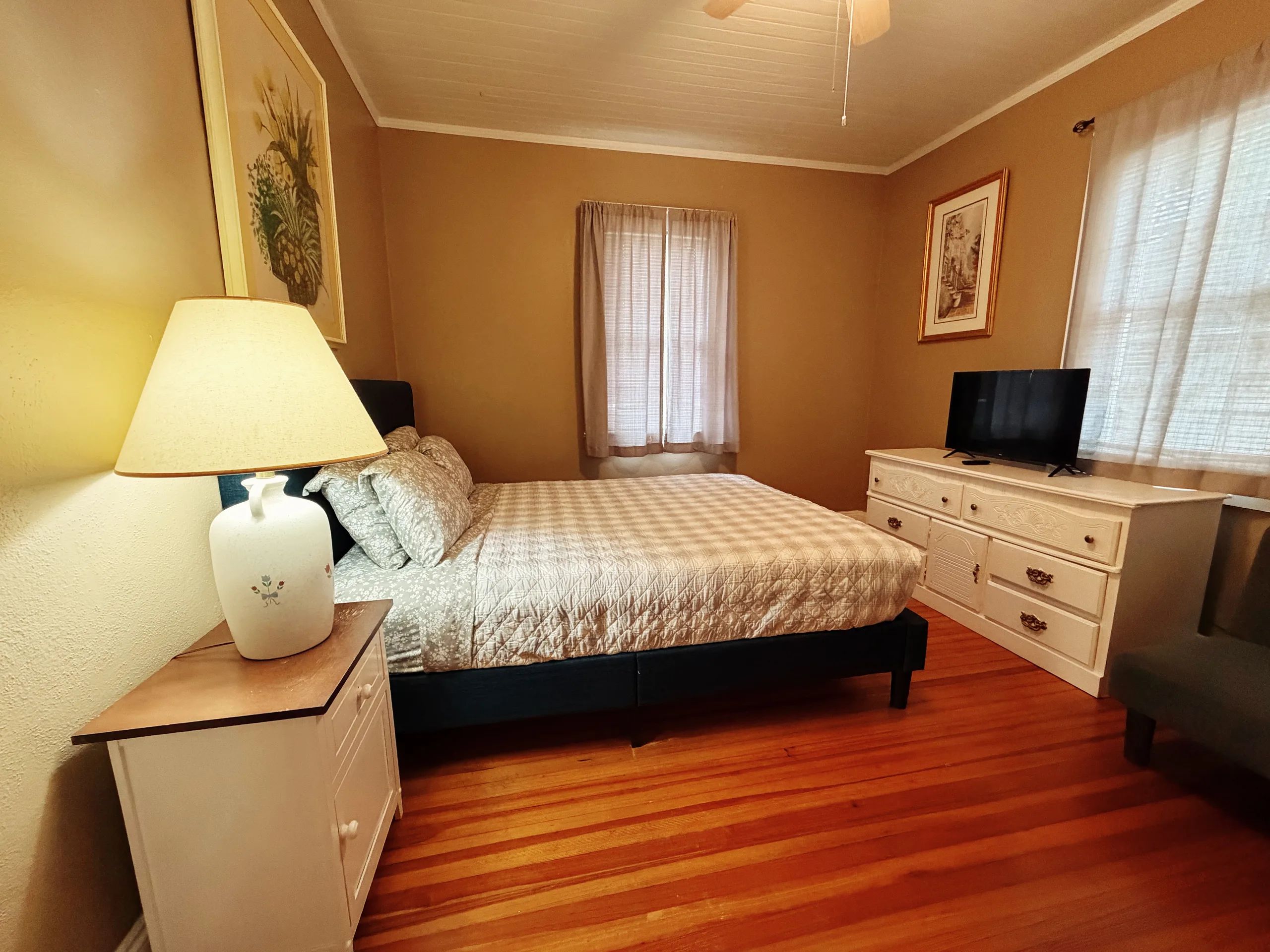 Spacious 4BR • 8 Beds • Perfect for Groups