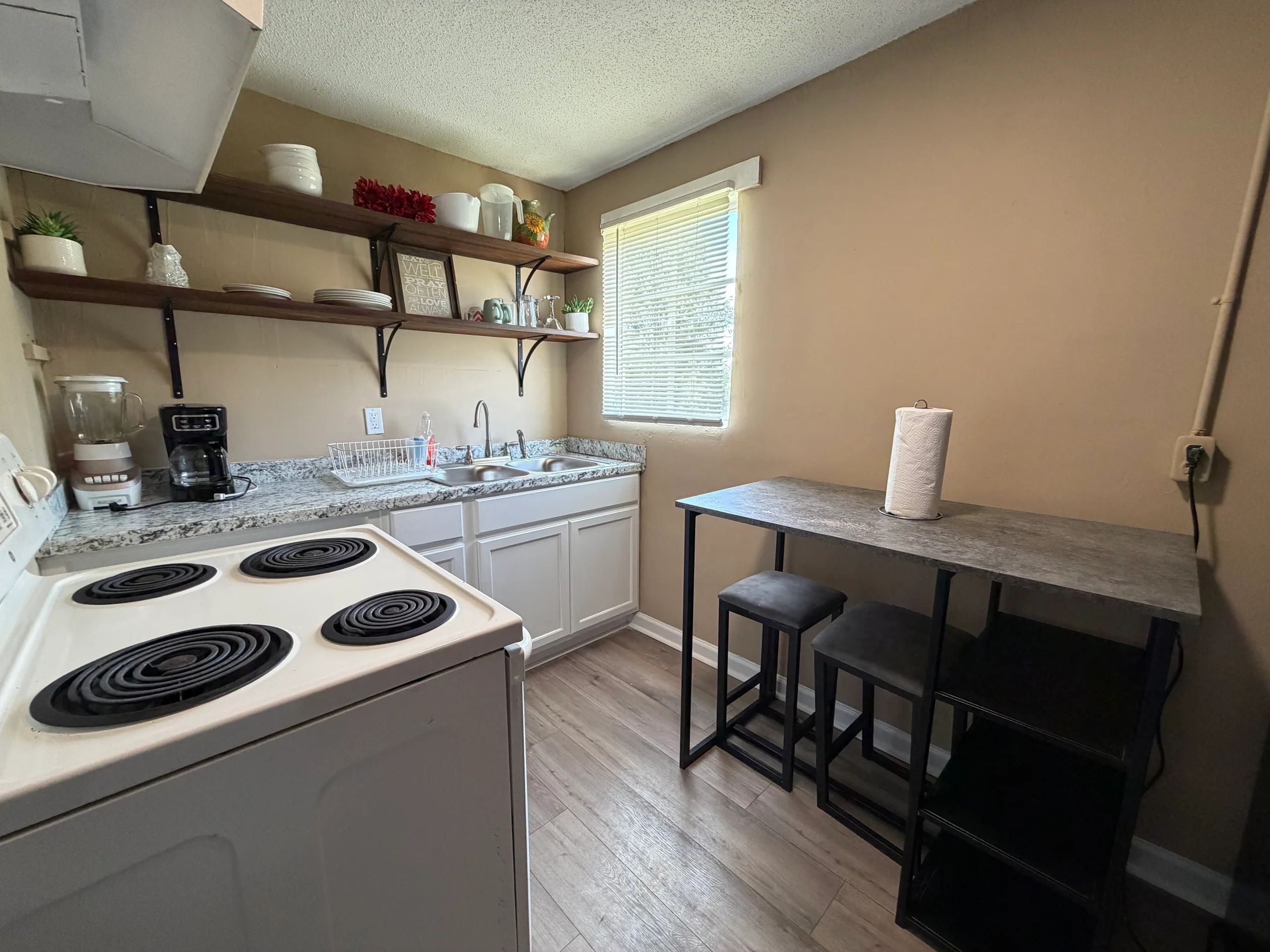 Renovated 2BR Upstairs Near SGMC Wild Adventures