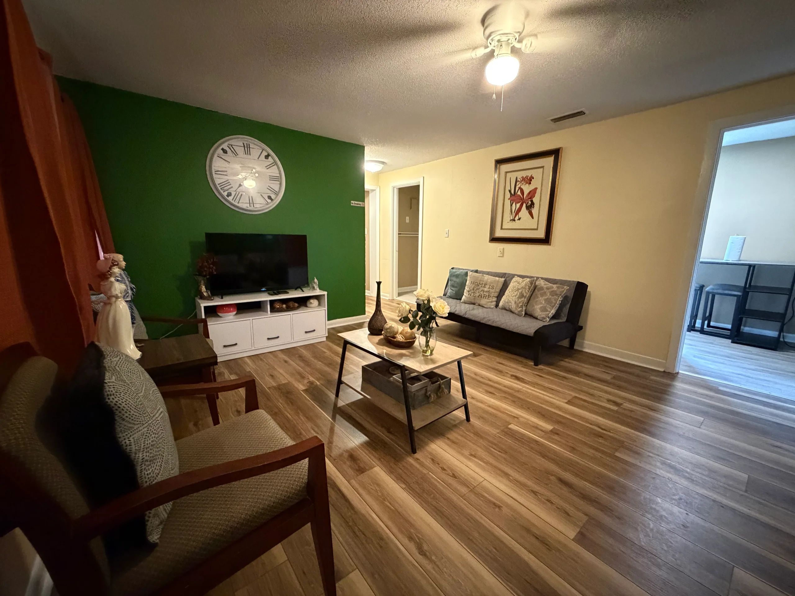 Renovated 2BR Upstairs Near SGMC Wild Adventures