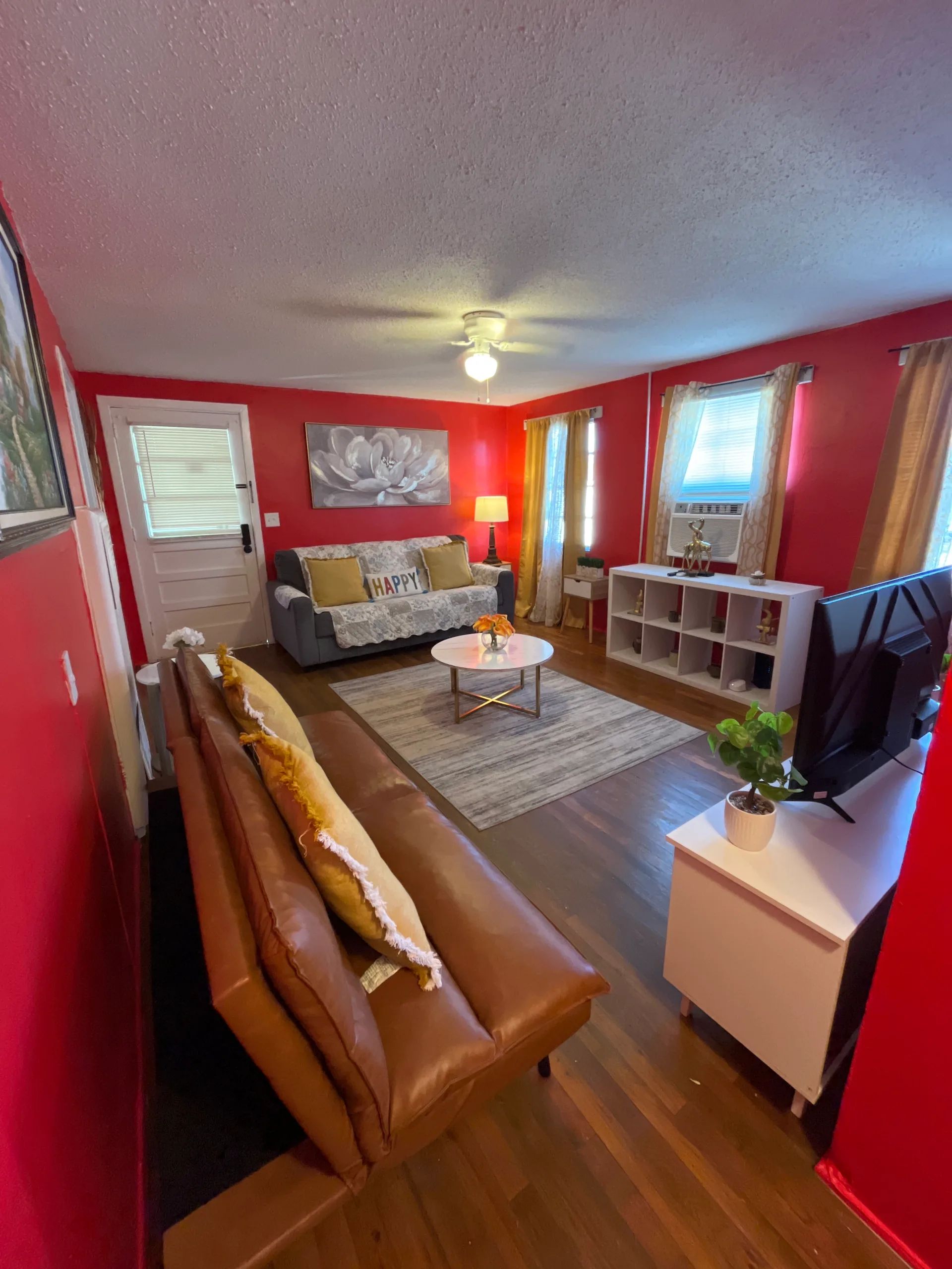Comfortable 1BR • 2 Beds • Near VSU & SGMC
