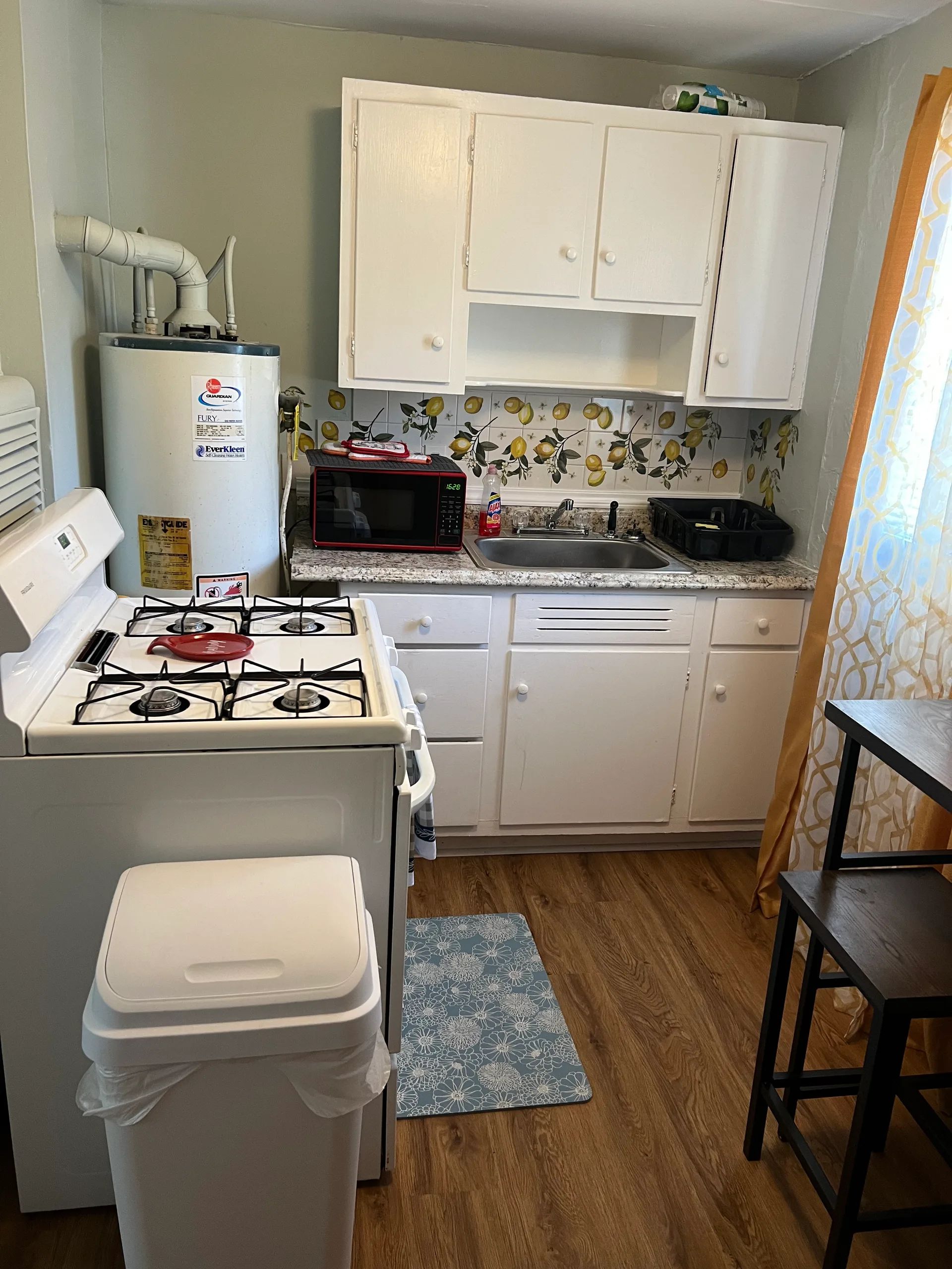 Comfortable 1BR • 2 Beds • Near VSU & SGMC