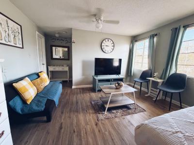 Historic 2F Apartment • Near SGMC & VSU