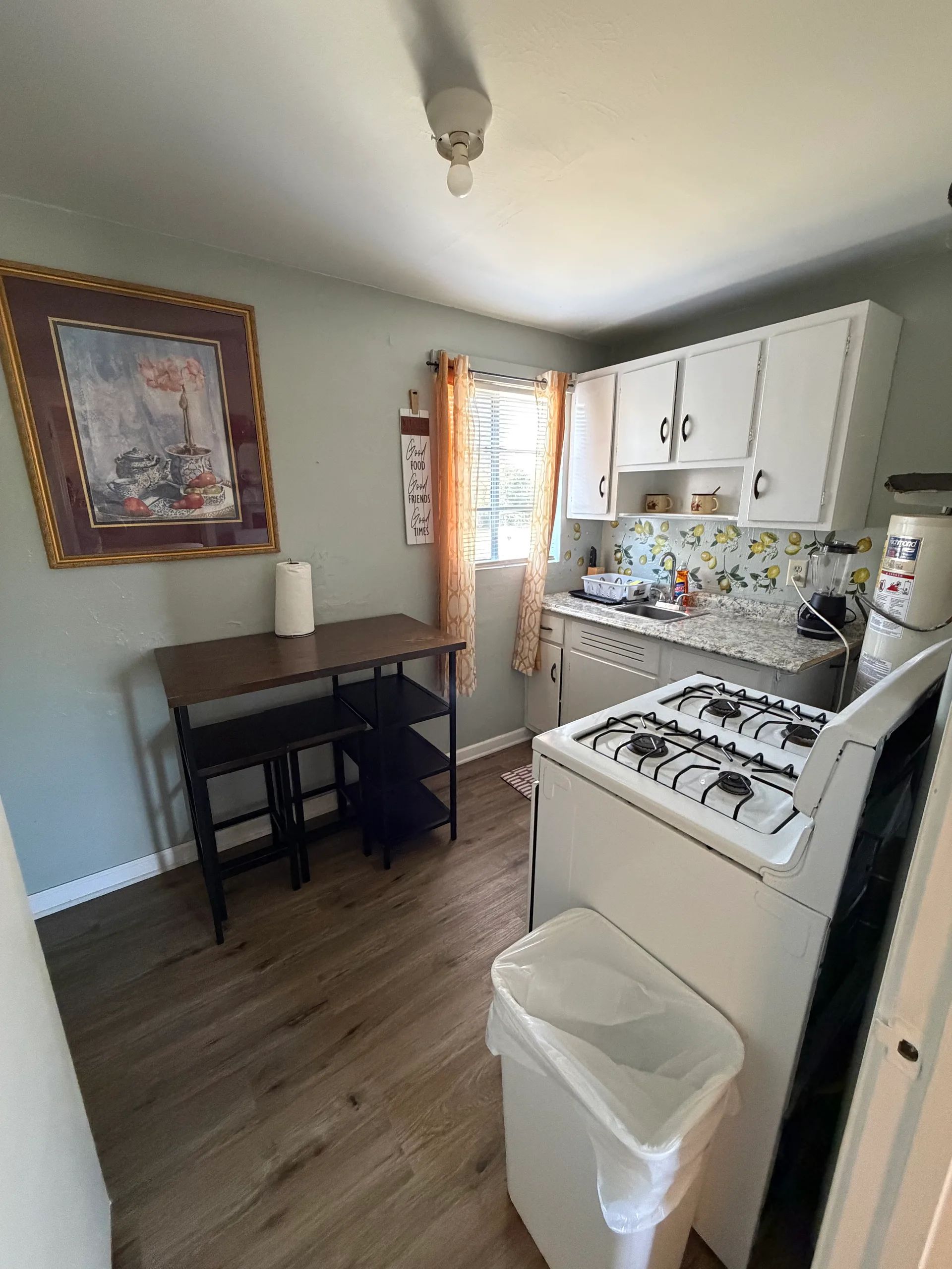 Historic 2F Apartment • Near SGMC & VSU
