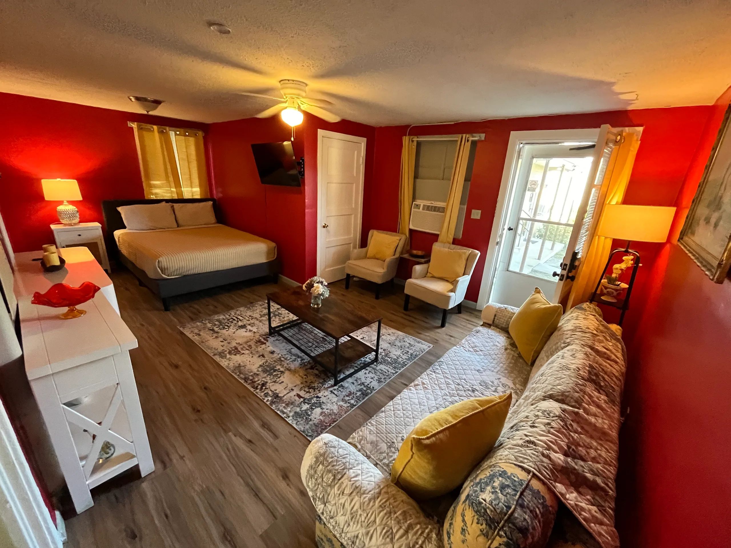Cozy Studio | Near VSU, SGMC & Moody AFB