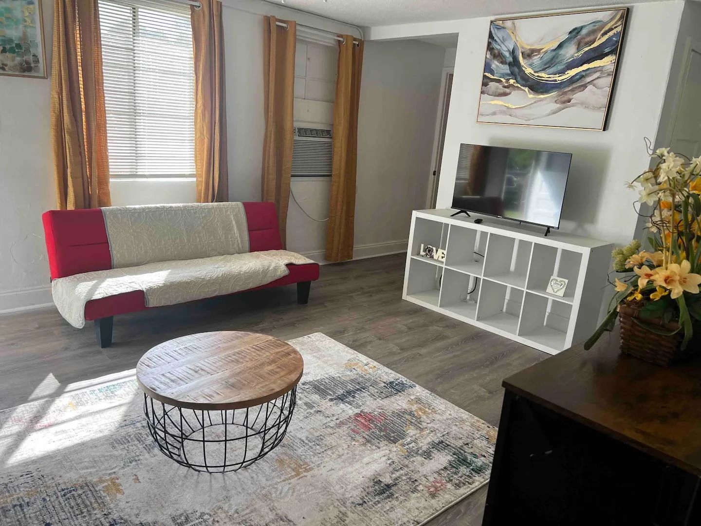Convenient 1BR | Queen + Sofa Bed, Walk to VSU