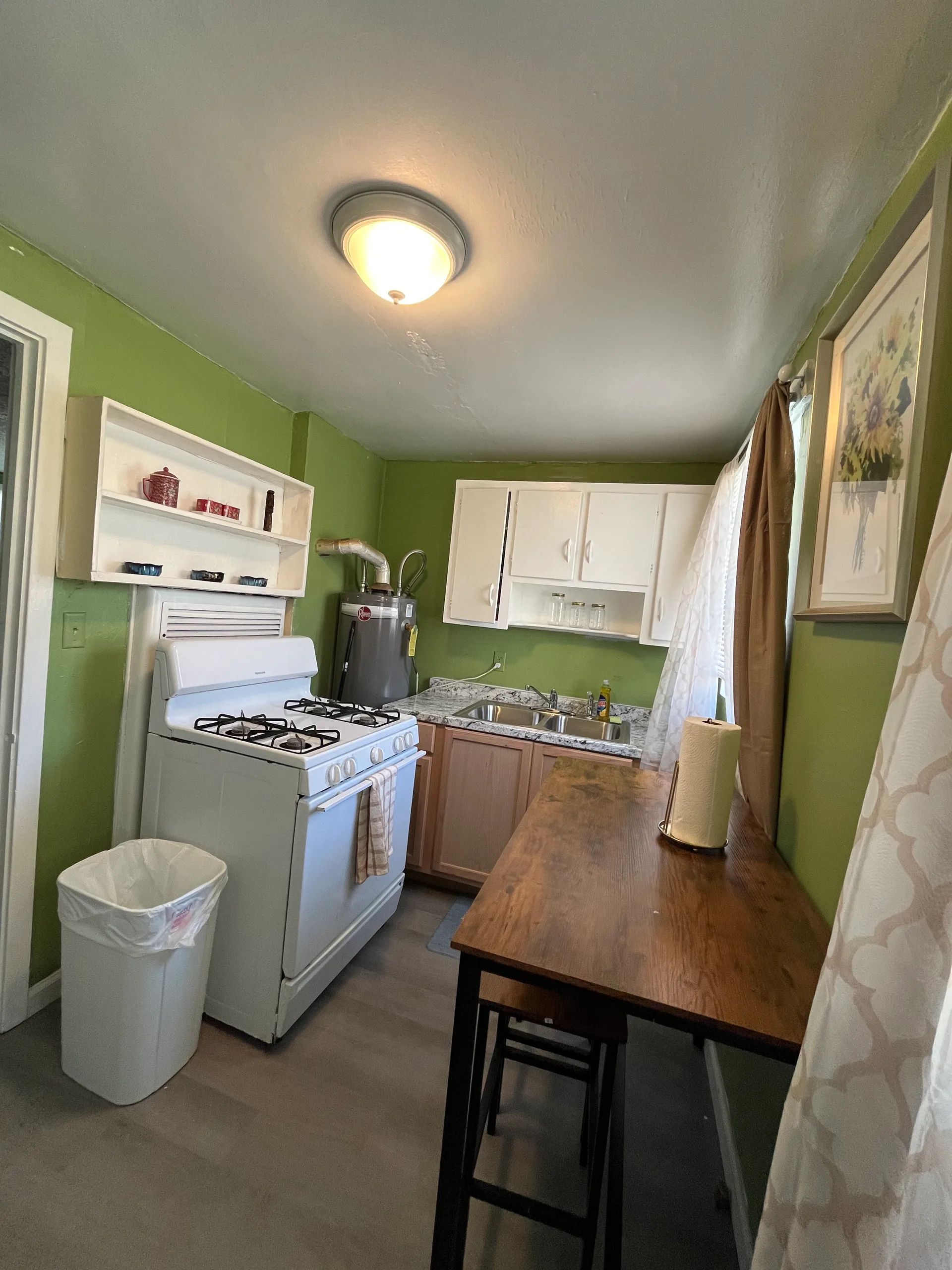 Cozy Studio | Near SGMC, VSU & Moody | Long Stays
