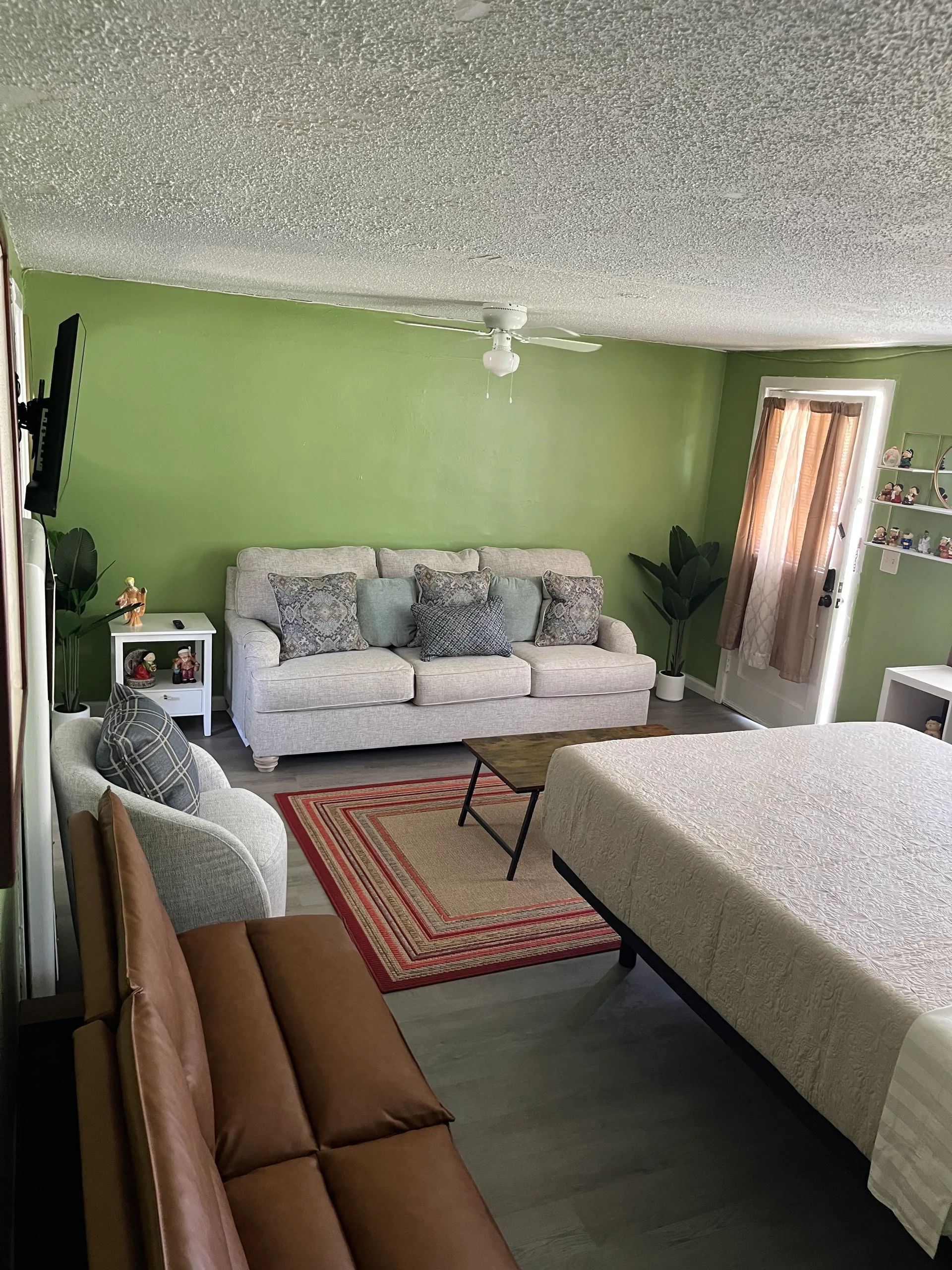 Cozy Studio | Near SGMC, VSU & Moody | Long Stays