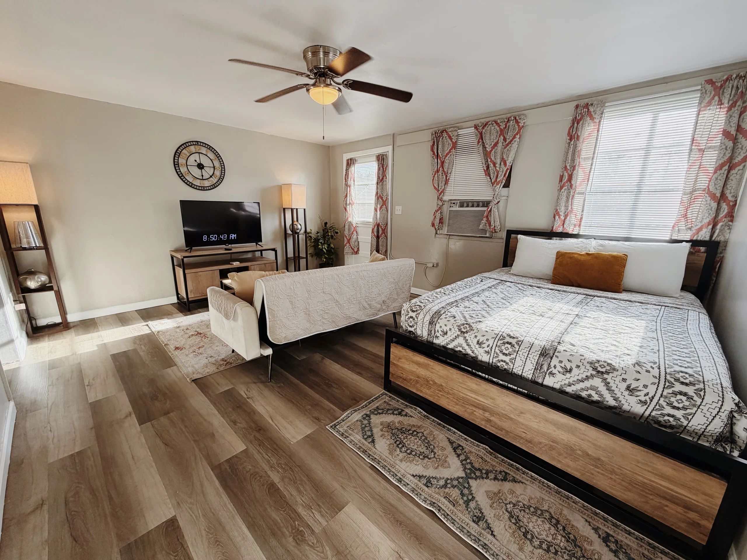 Historic 1BR Apt • 2 Queen Beds • Near VSU & SGMC