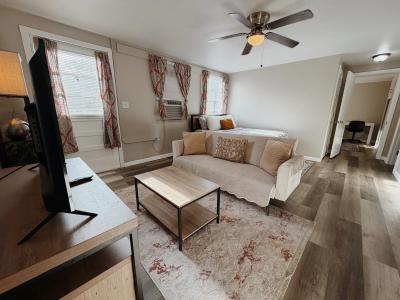 Historic 1BR Apt • 2 Queen Beds • Near VSU & SGMC